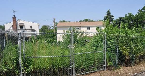 0.08 Acres of Residential Land for Sale in Rosedale, New York