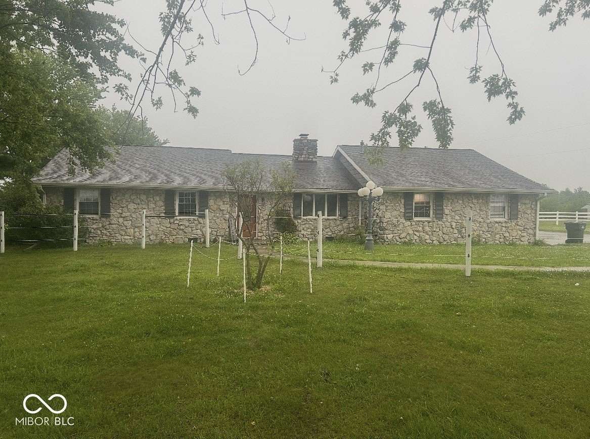 5 Acres of Residential Land with Home for Sale in Alexandria, Indiana