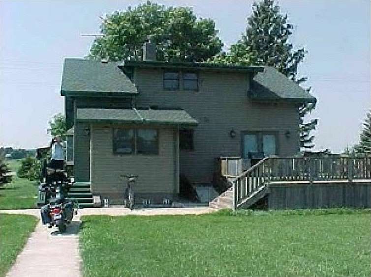 4.6 Acres of Residential Land with Home for Sale in Sheldon, Iowa