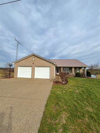 107 Acres of Land with Home for Sale in Summersville, Kentucky