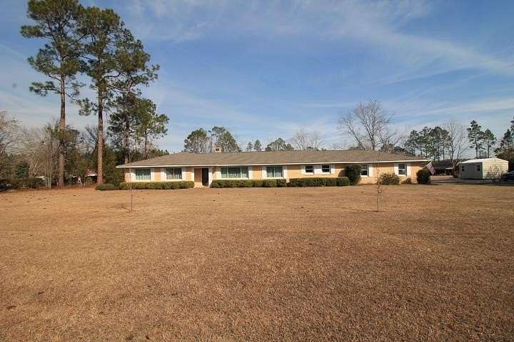 1.78 Acres of Residential Land with Home for Sale in Baxley, Georgia