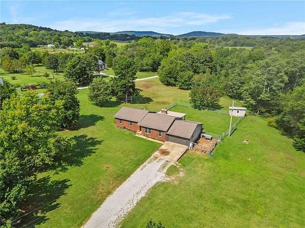 6.72 Acres of Residential Land with Home for Sale in Fayetteville, Arkansas