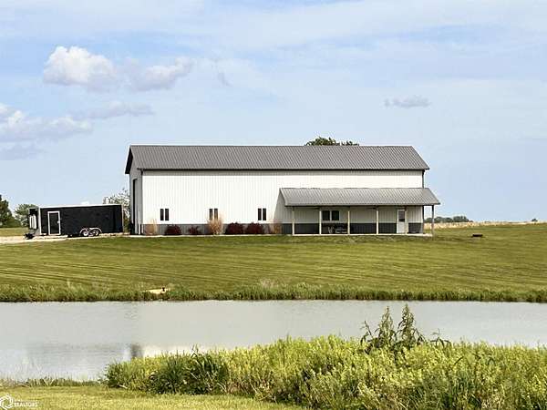 24.9 Acres of Land with Home for Sale in Bloomfield, Iowa