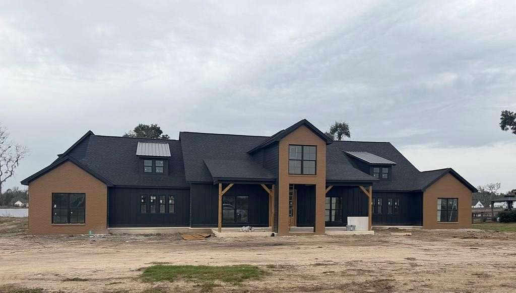 1.69 Acres of Residential Land with Home for Sale in Lake Park, Georgia