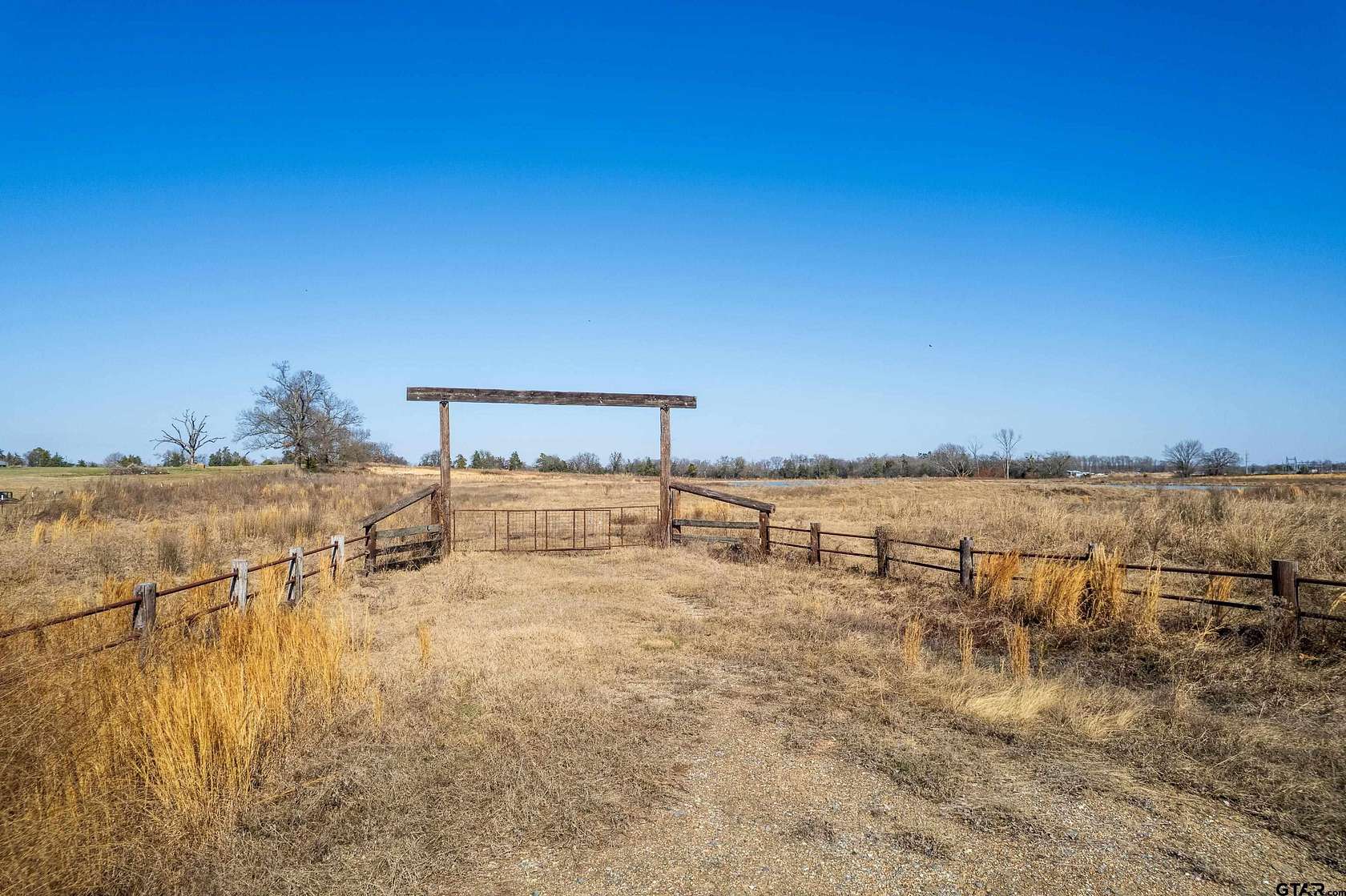 26.9 Acres of Land for Sale in Mount Vernon, Texas