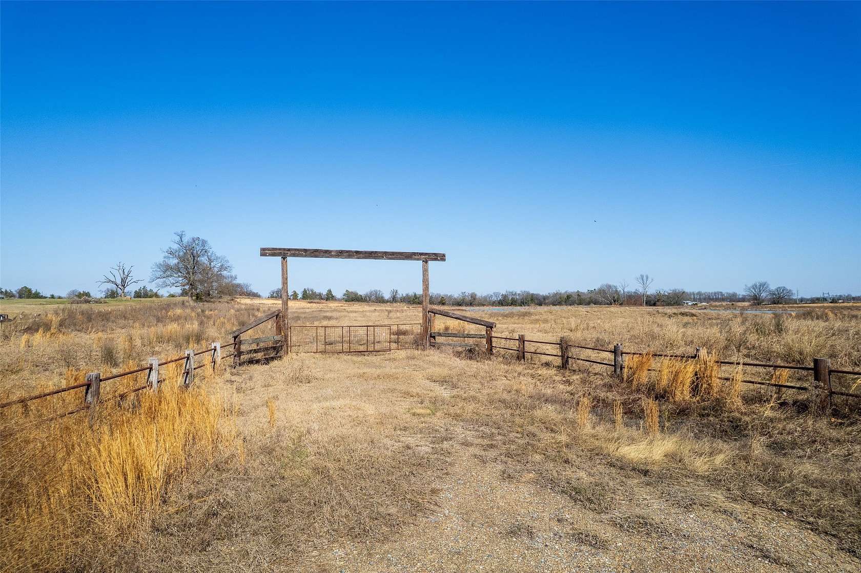26.9 Acres of Land for Sale in Mount Vernon, Texas