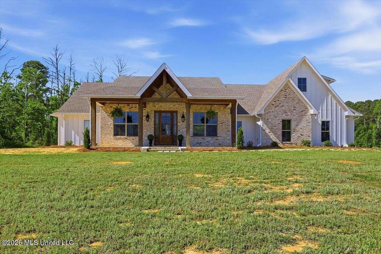 5.62 Acres of Land with Home for Sale in Madison, Mississippi