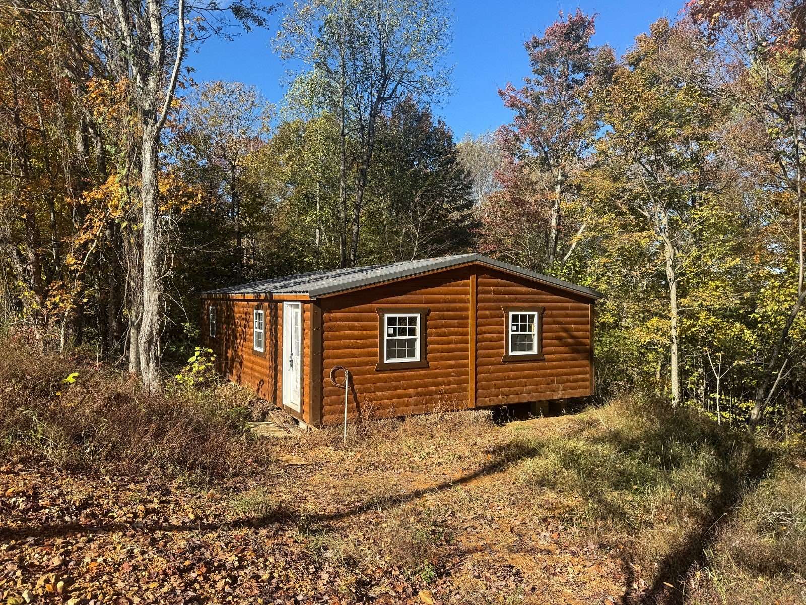 4.48 Acres of Residential Land with Home for Sale in Edmonton, Kentucky