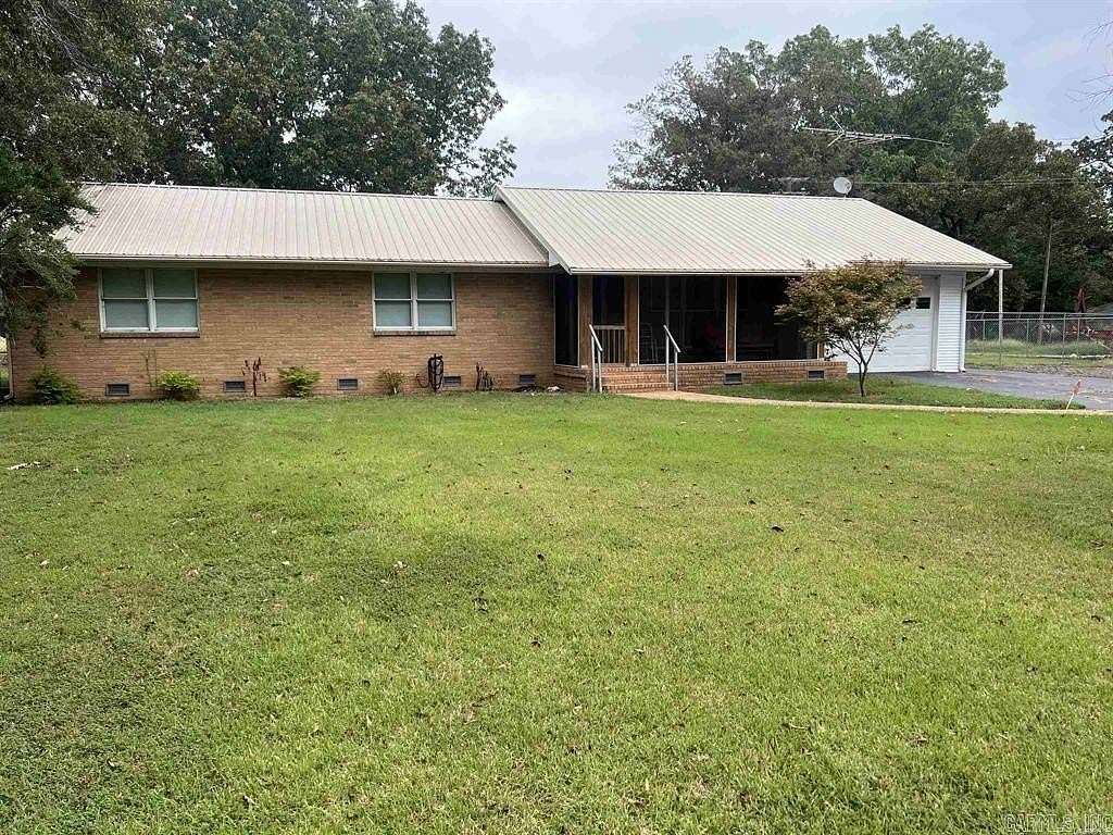 4.6 Acres of Residential Land with Home for Sale in Roe, Arkansas