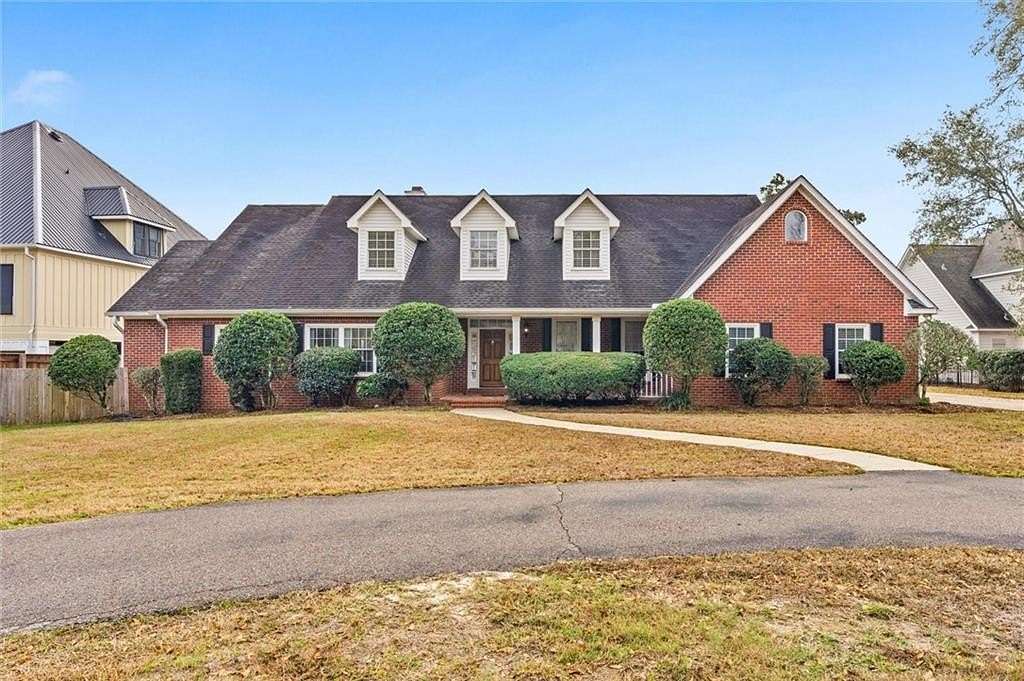 2.83 Acres of Residential Land with Home for Sale in Mobile, Alabama