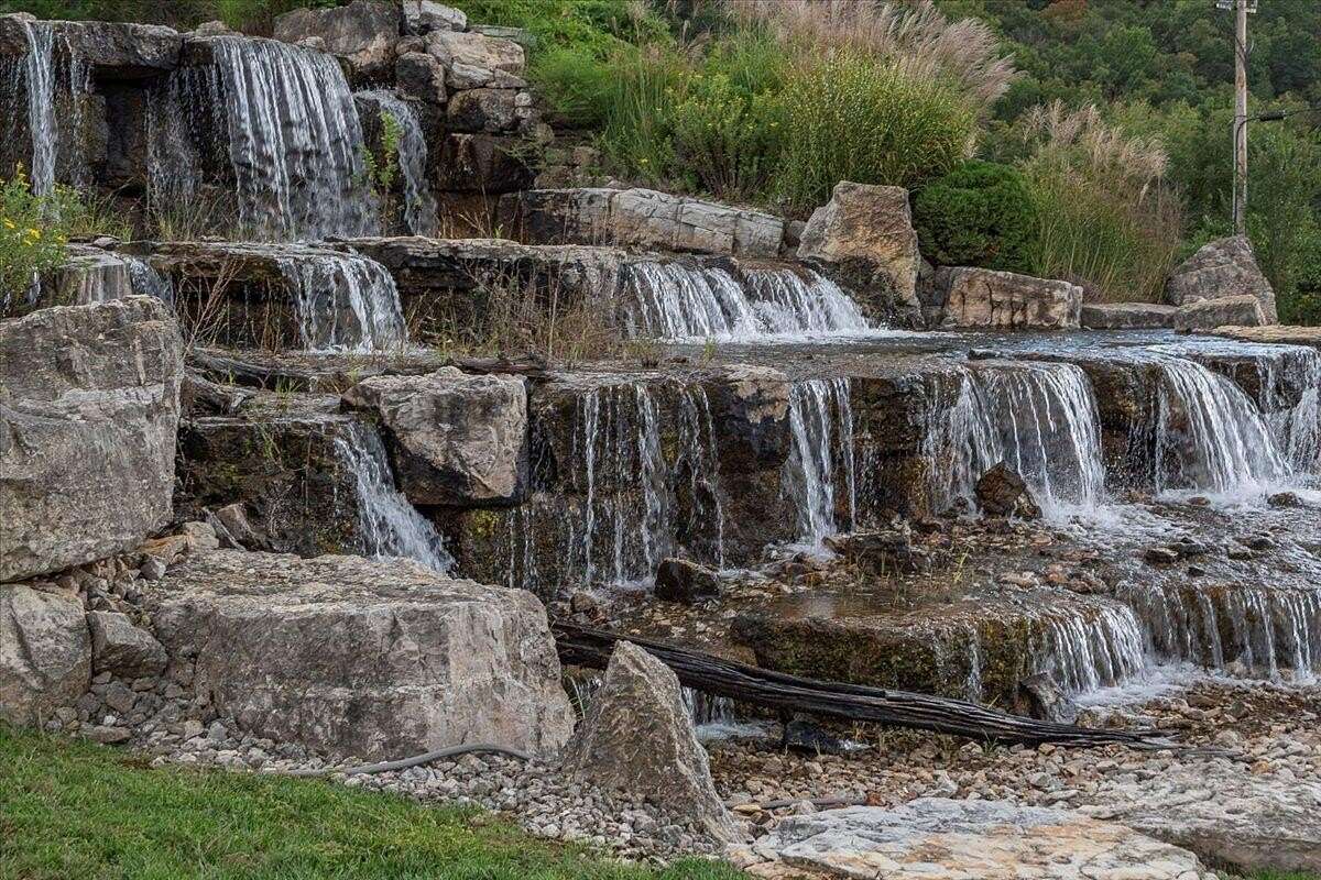 1 Acre of Residential Land for Sale in Saddlebrooke, Missouri