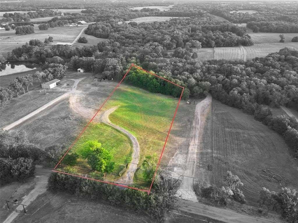 1.83 Acres of Residential Land for Sale in Whitewright, Texas