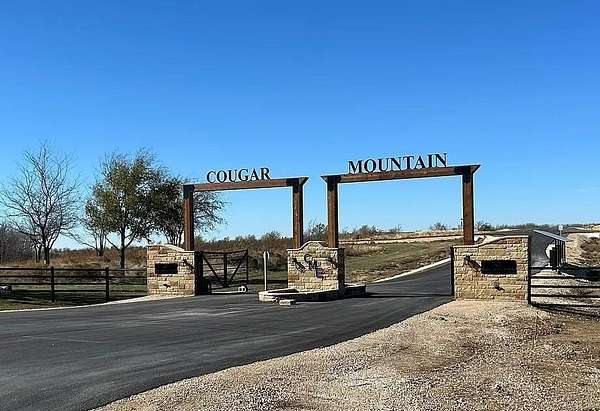 2 Acres of Residential Land for Sale in Cresson, Texas