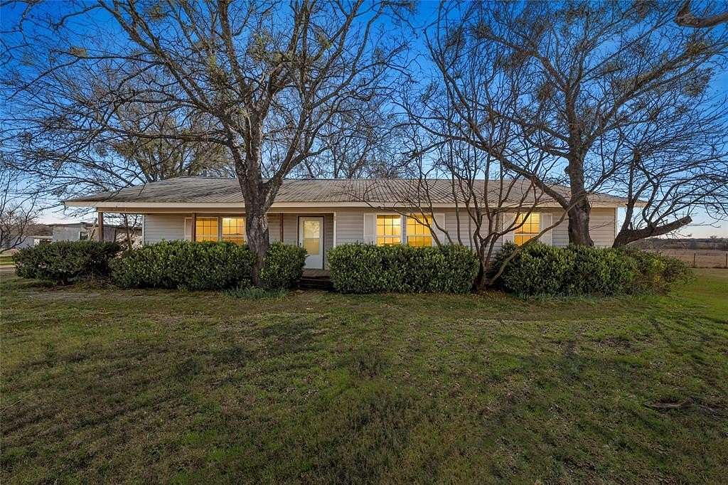 13.2 Acres of Land with Home for Sale in Troy, Texas