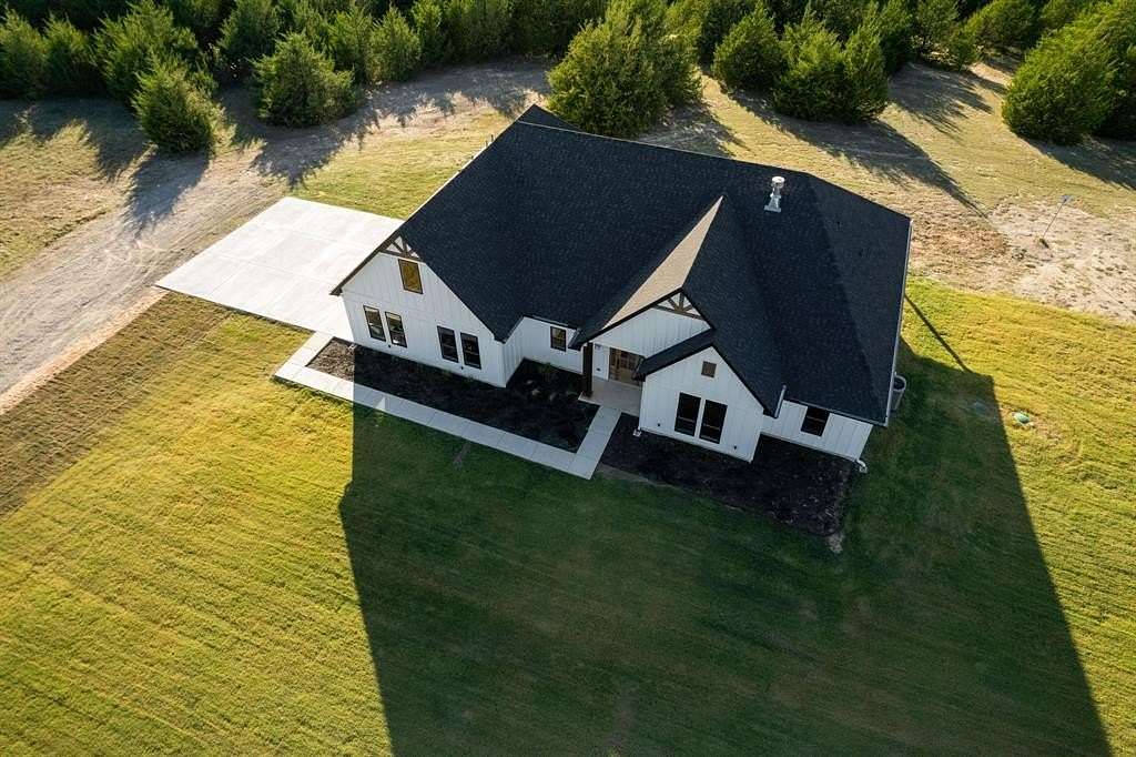 10.5 Acres of Land with Home for Sale in Howe, Texas