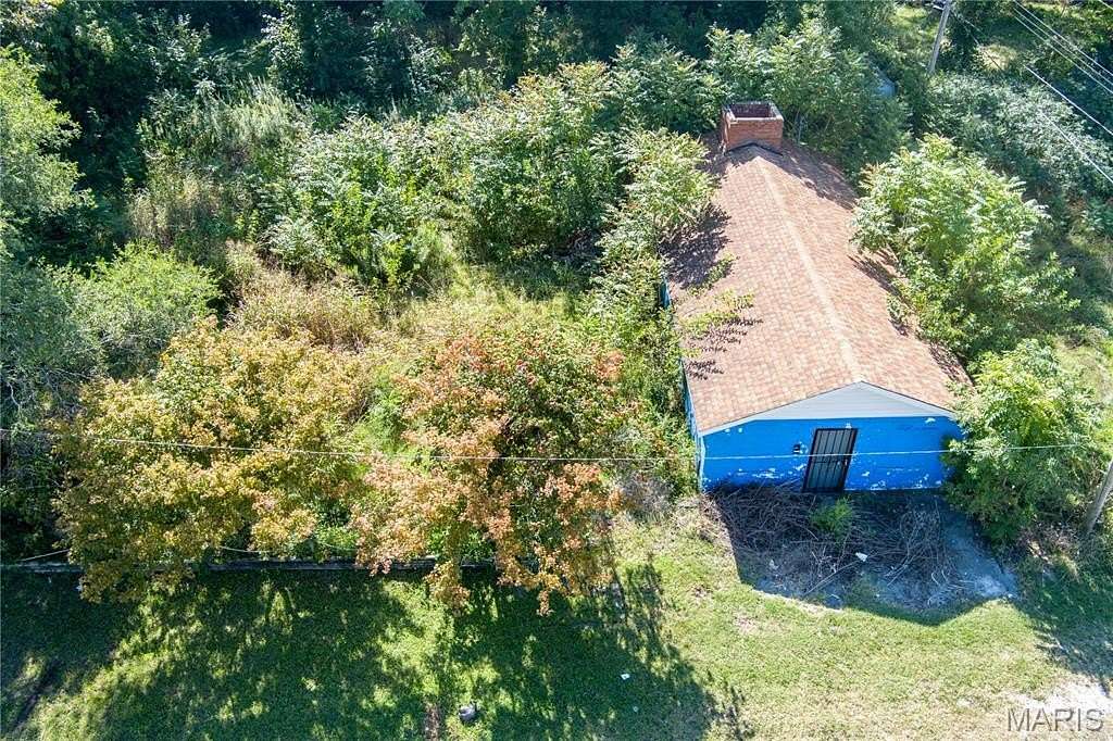 0.39 Acres of Mixed-Use Land for Sale in East St. Louis, Illinois