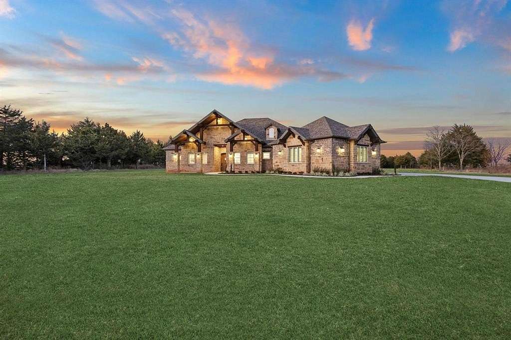 5 Acres of Residential Land with Home for Sale in Pottsboro, Texas