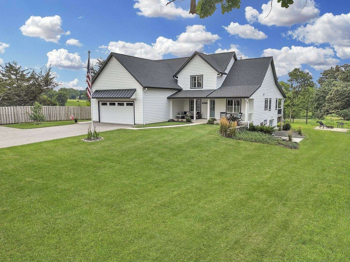 5.1 Acres of Residential Land with Home for Sale in Freeport, Illinois