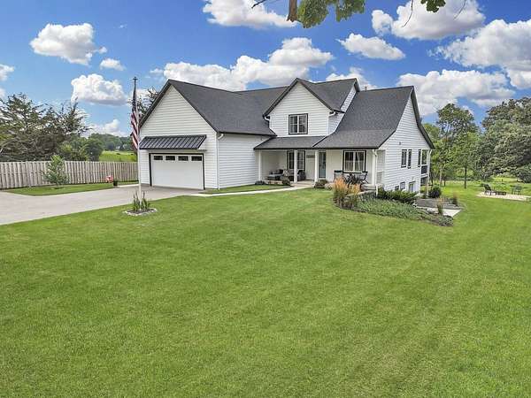 5.1 Acres of Residential Land with Home for Sale in Freeport, Illinois