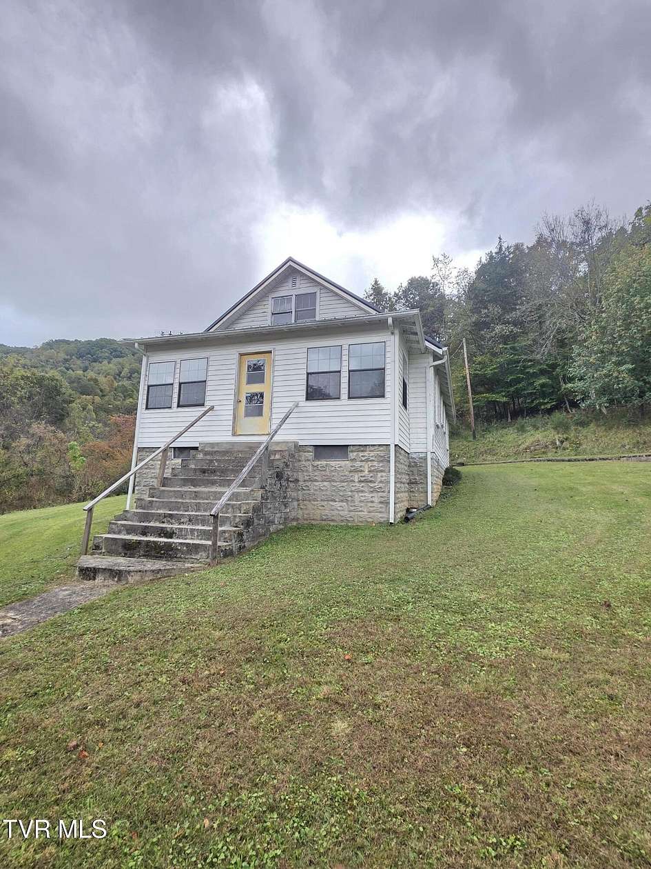 7 Acres of Land with Home for Sale in Duffield, Virginia
