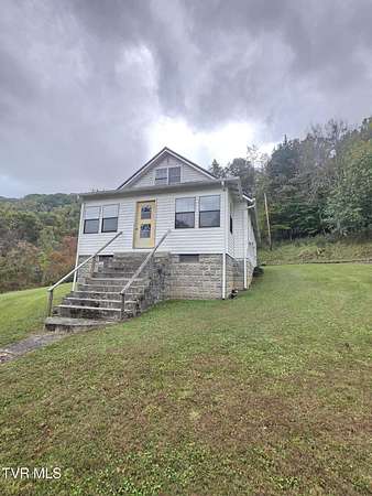 7 Acres of Land with Home for Sale in Duffield, Virginia