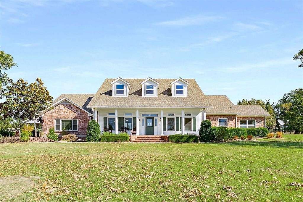 17.9 Acres of Land with Home for Sale in Wills Point, Texas