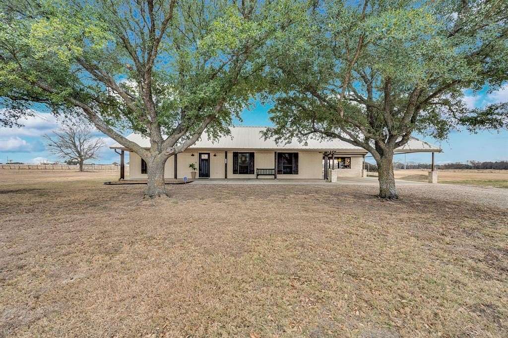 3.77 Acres of Residential Land with Home for Sale in Italy, Texas