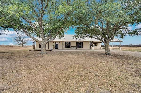 3.77 Acres of Residential Land with Home for Sale in Italy, Texas