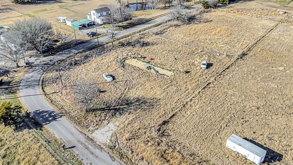 1.5 Acres of Land for Sale in Quinlan, Texas