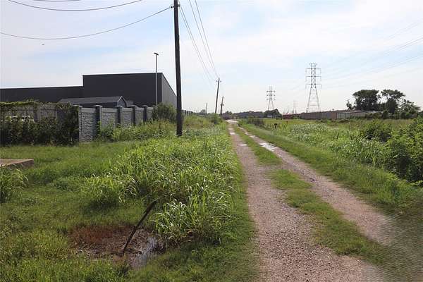 5.49 Acres of Mixed-Use Land for Sale in Baytown, Texas