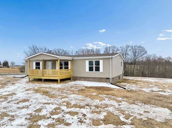 2.37 Acres of Residential Land with Home for Sale in Red Boiling Springs, Tennessee