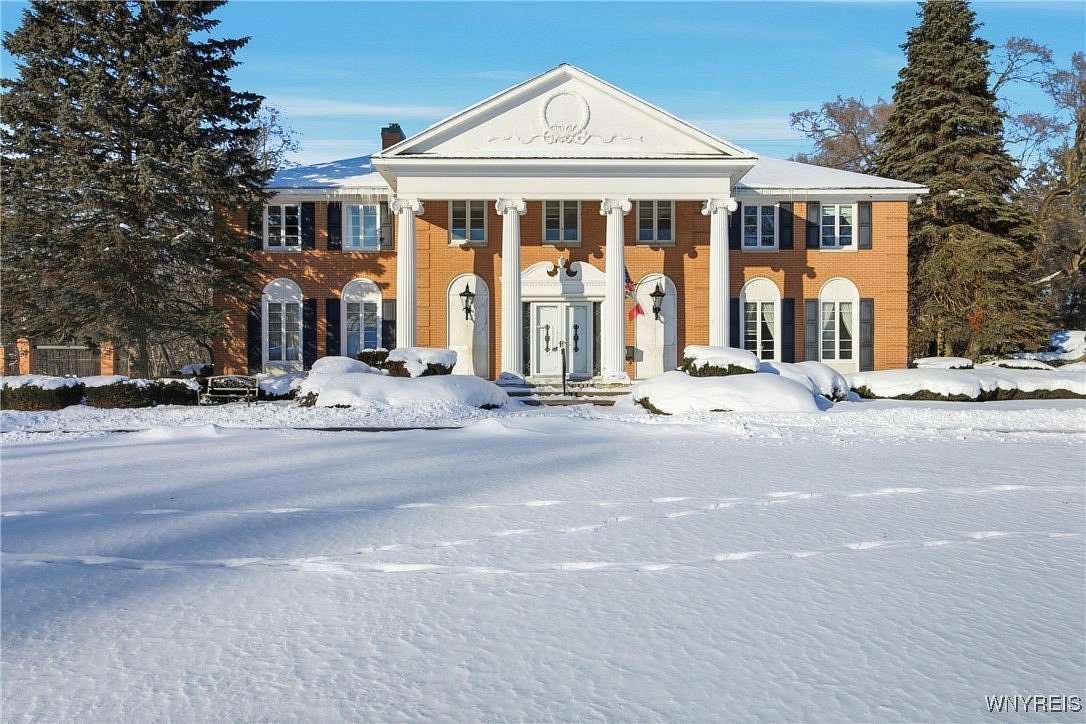 5.32 Acres of Residential Land with Home for Sale in Lockport, New York