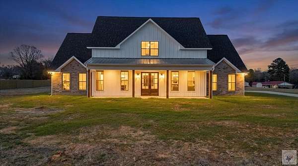 3.15 Acres of Residential Land with Home for Sale in Hooks, Texas