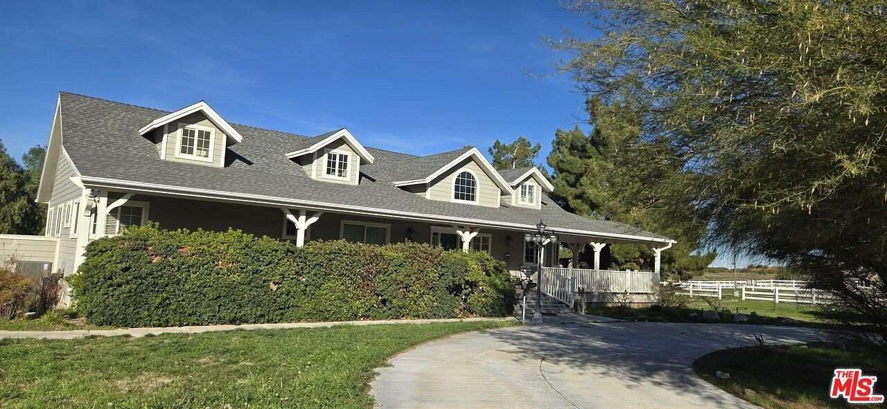 13.7 Acres of Land with Home for Sale in Palmdale, California