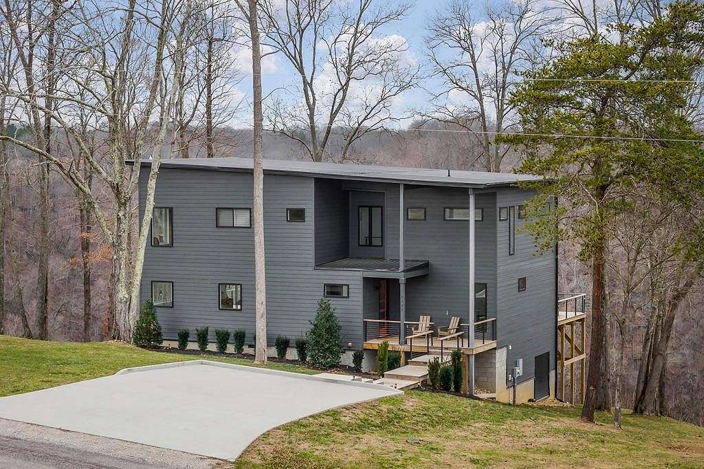 2 Acres of Residential Land with Home for Sale in Sparta, Tennessee