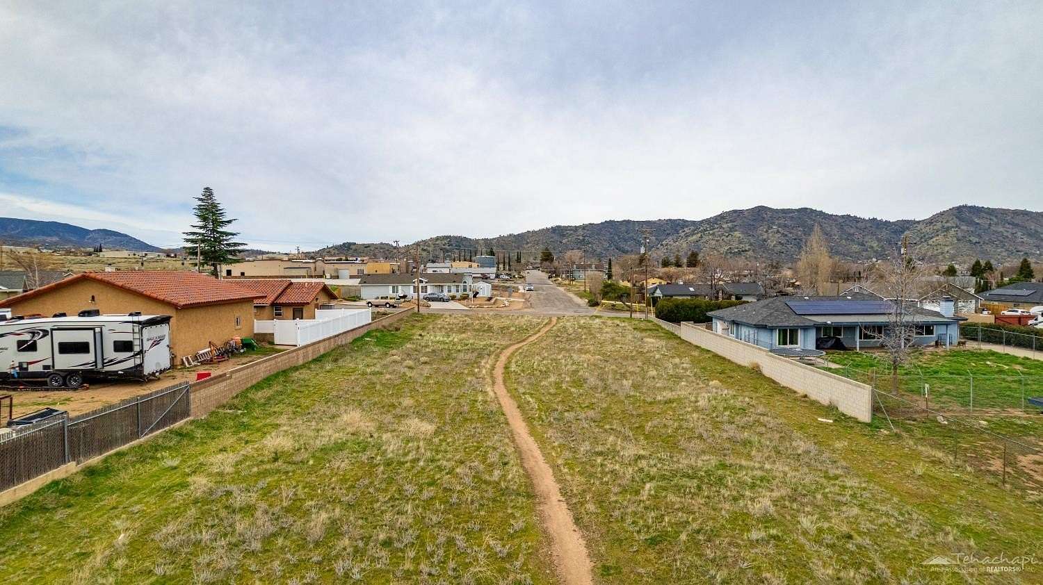0.86 Acres of Land for Sale in Tehachapi, California