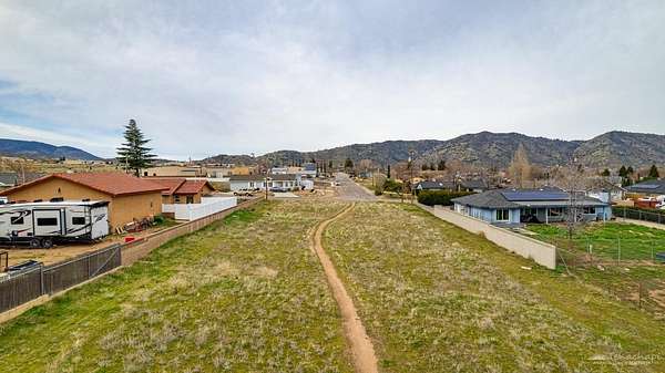 0.86 Acres of Land for Sale in Tehachapi, California