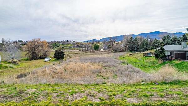 0.52 Acres of Land for Sale in Tehachapi, California