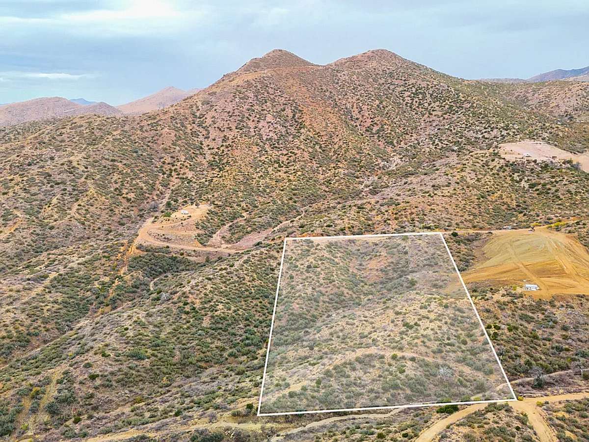 5 Acres of Residential Land for Sale in Winkelman, Arizona