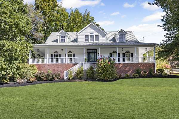 2 Acres of Residential Land with Home for Sale in Nashville, Tennessee