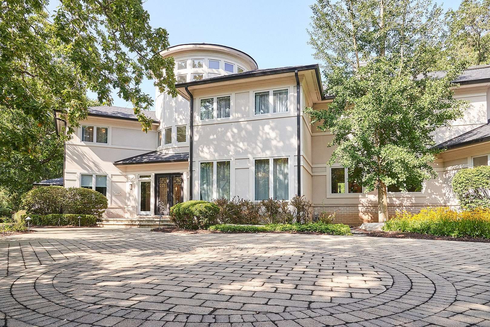 1.9 Acres of Residential Land with Home for Sale in Riverwoods, Illinois