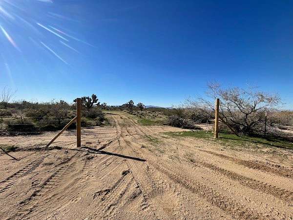 1 Acre of Land for Sale in Yucca, Arizona