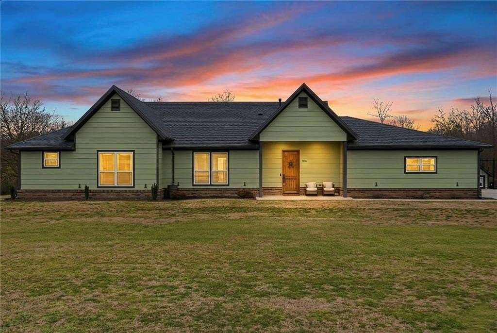 10 Acres of Residential Land with Home for Sale in Farmington, Arkansas