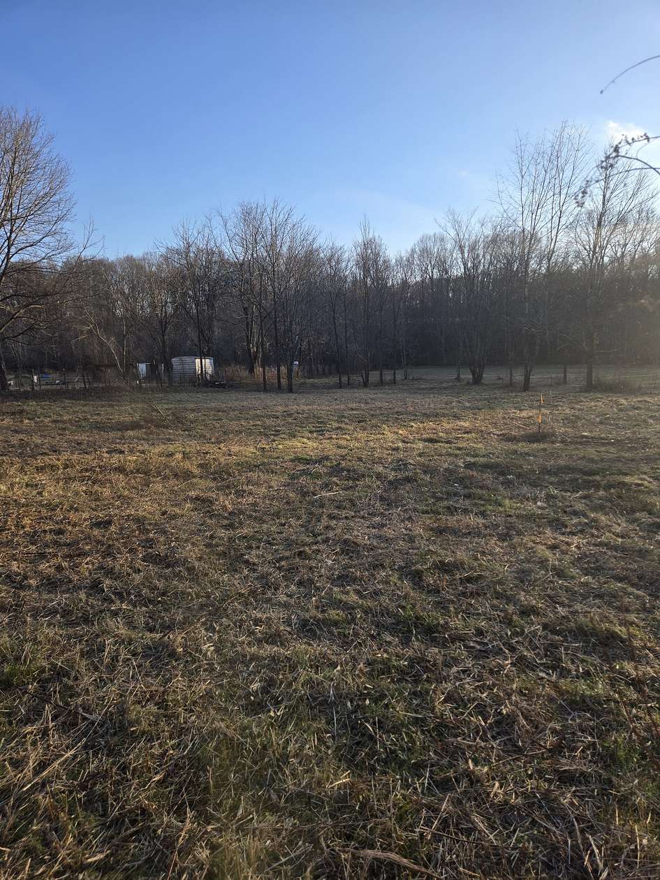 0.96 Acres of Residential Land for Sale in Bethpage, Tennessee