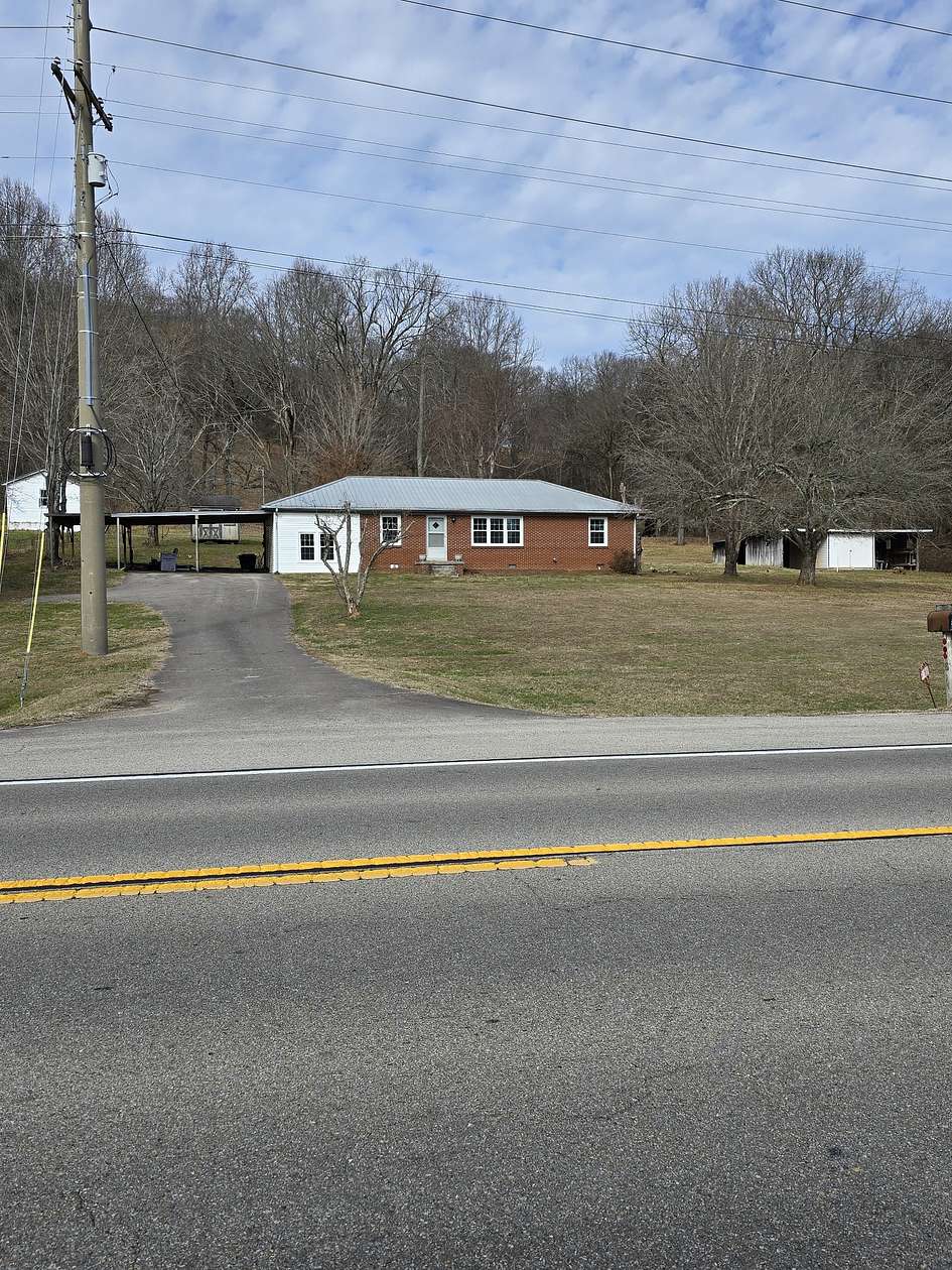 5.1 Acres of Residential Land with Home for Sale in Pulaski, Tennessee