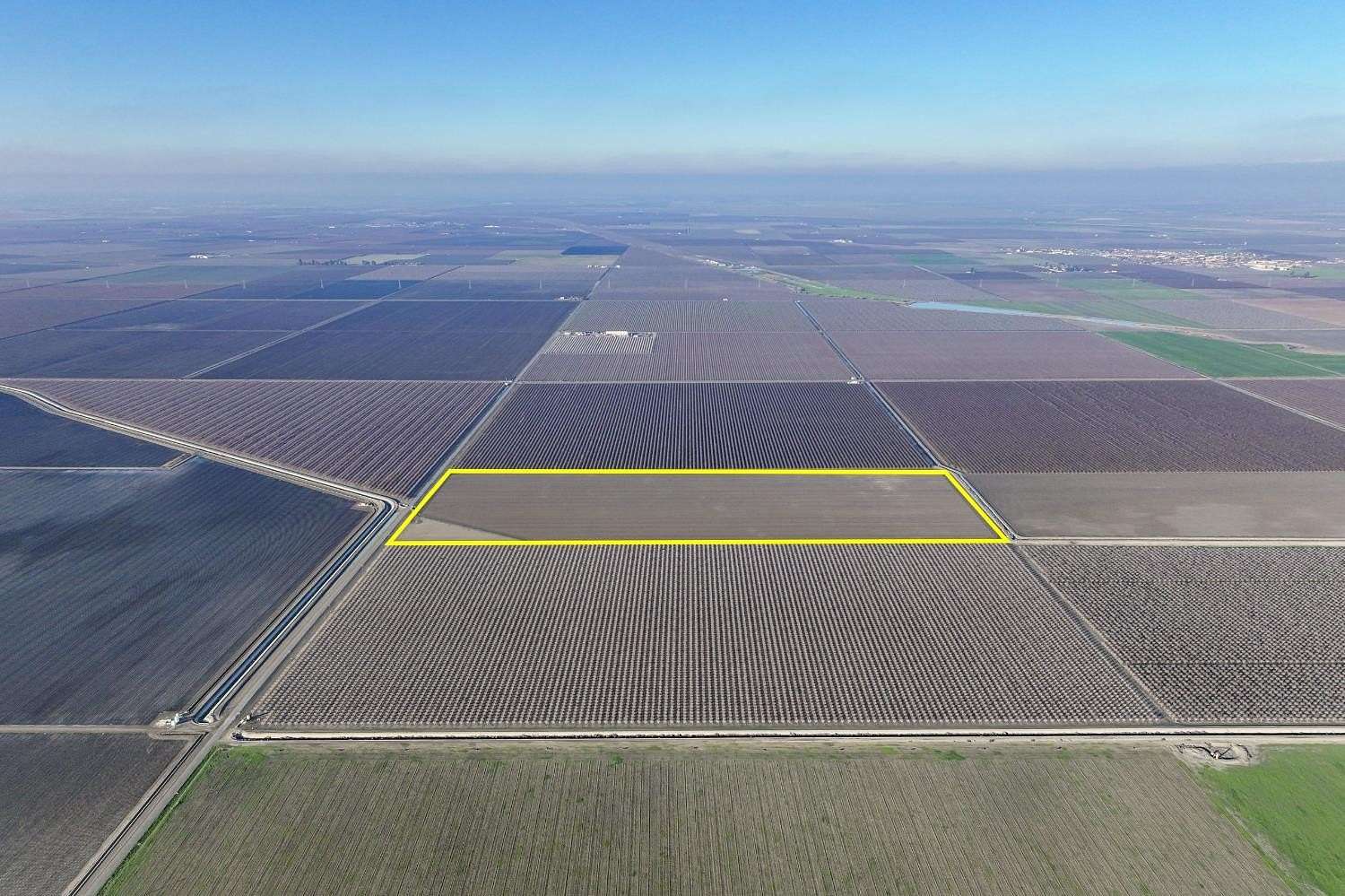 76.3 Acres of Land for Sale in Helm, California