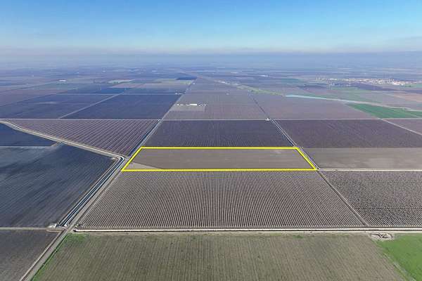 76.3 Acres of Land for Sale in Helm, California