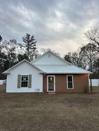 2 Acres of Residential Land with Home for Sale in Ray City, Georgia