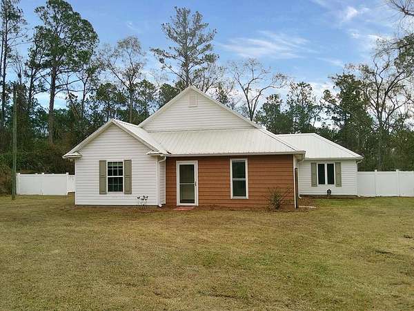 2 Acres of Residential Land with Home for Sale in Ray City, Georgia