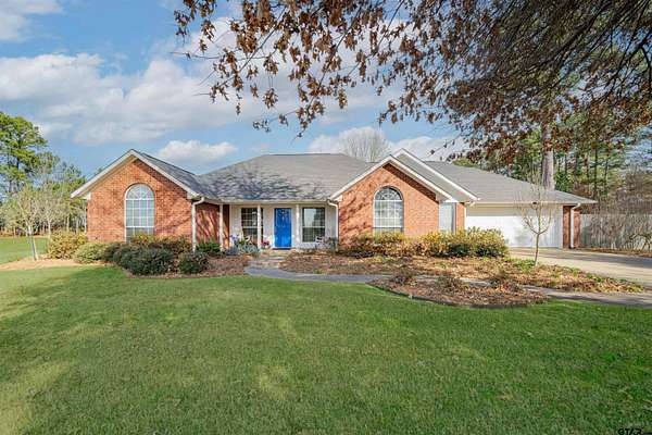 6.14 Acres of Residential Land with Home for Sale in Mount Pleasant, Texas